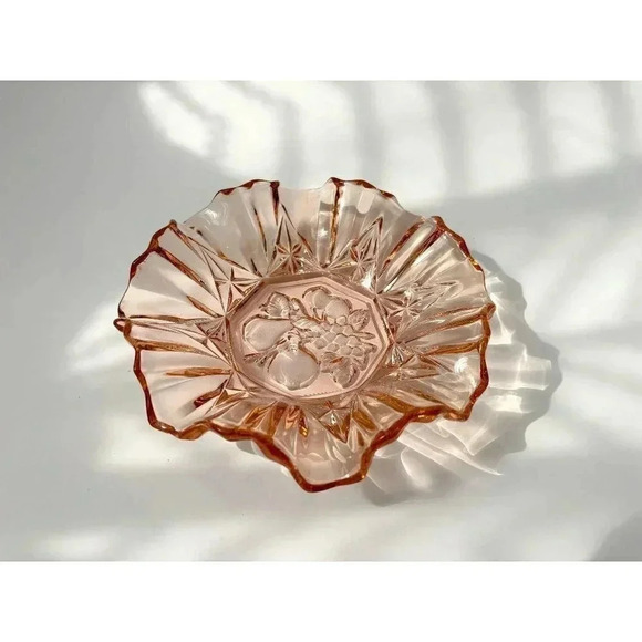 Vintage Indiana Intaglia Peach Ruffled Edge Bowl - Picture 1 of 8